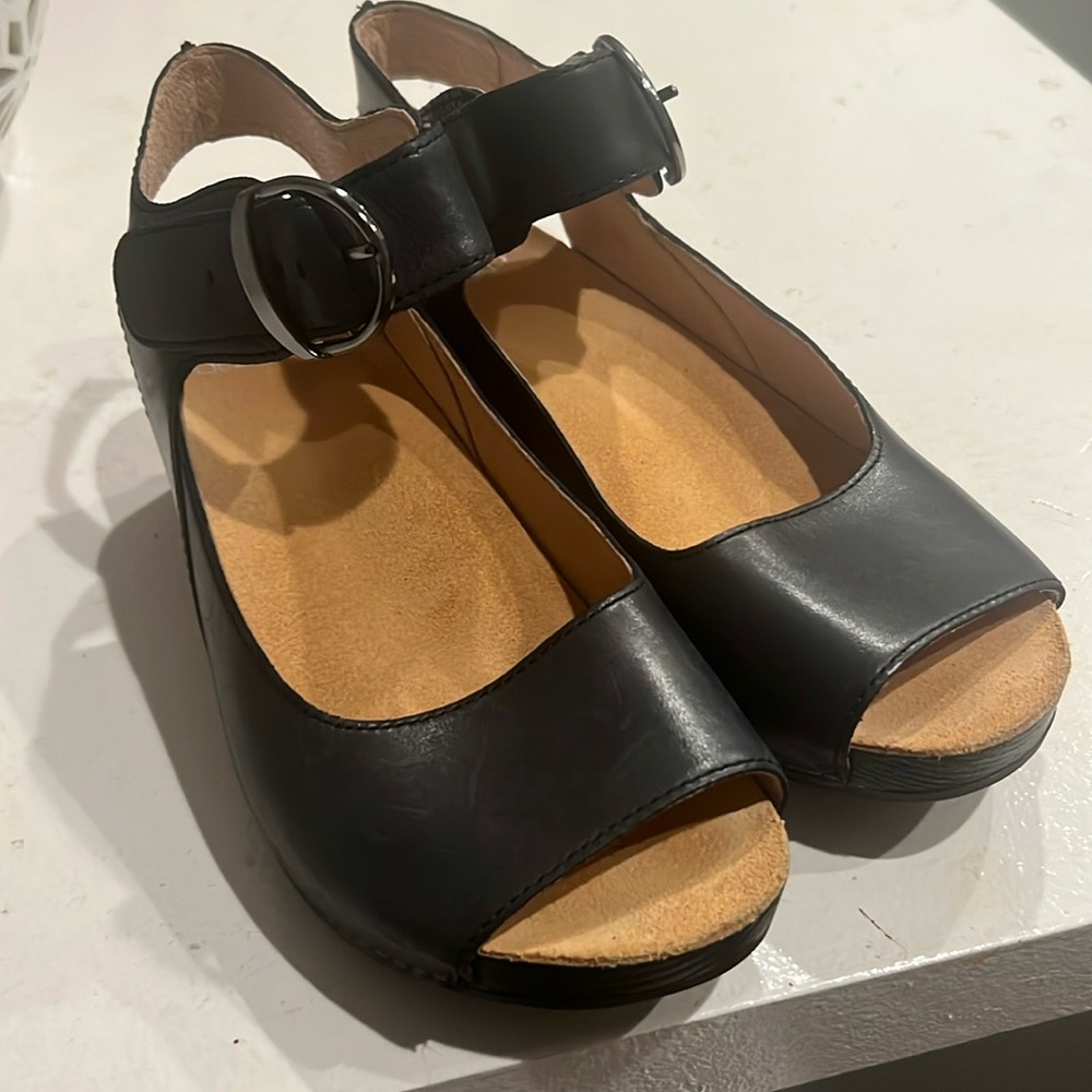 Dansko Tiana black leather sandals size 37